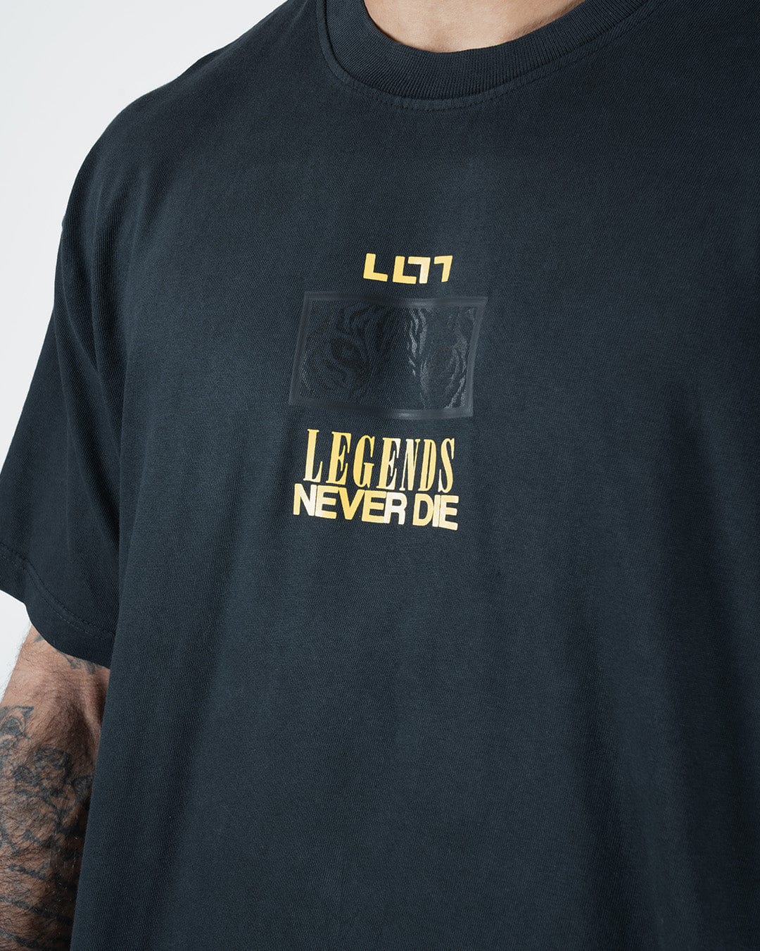 Kingz Leandro Lo Legends Never Die Men's Tee - Image 9